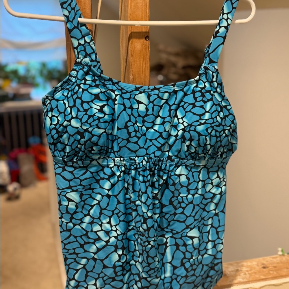 🎉NEW LISTING🎉 Super cute tankini top